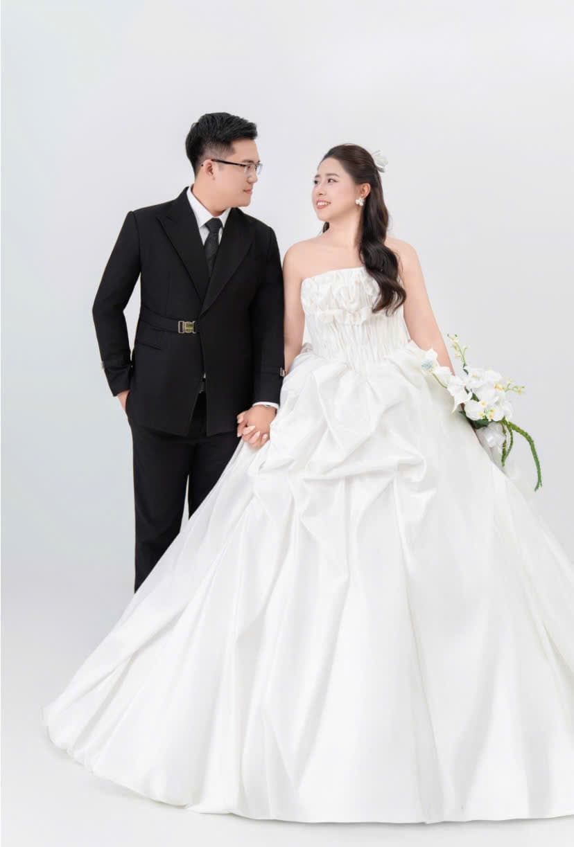 Nắm tay nhau bước tiếp.